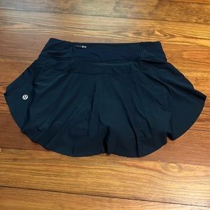 Lululemon navy blue tennis skirt (Size 2)